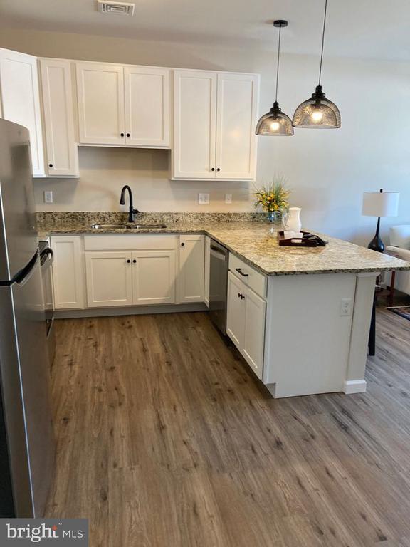 Foto del edificio - 376 E Main St