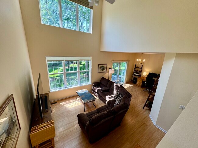 Foto del edificio - 543 Shakespeare Dr