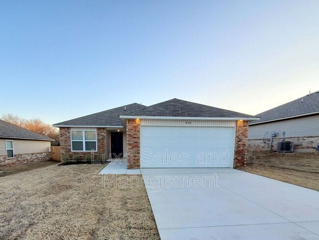 Building Photo - 904 River Run Dr