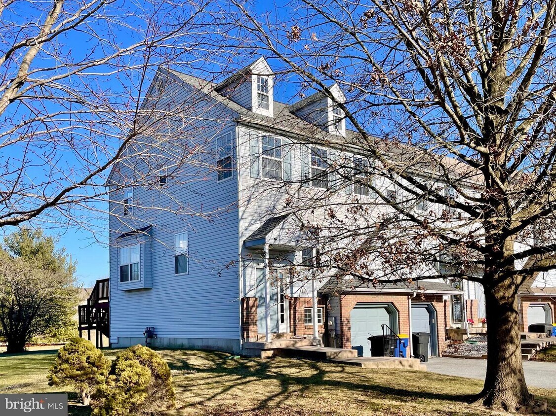 Primary Photo - 245 Charring Cross Dr