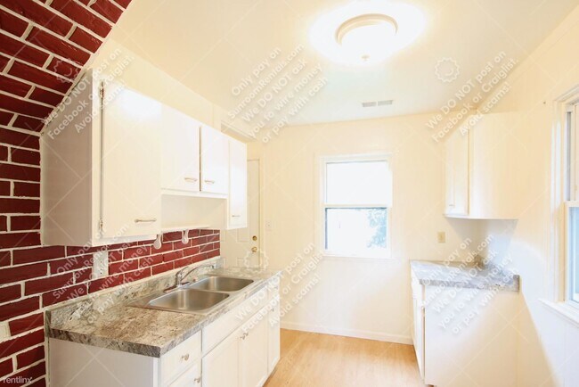 Building Photo - 3 br, 1 bath House - 2884 Woodland Ave