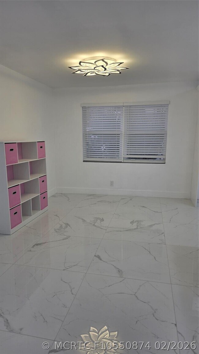 Foto del edificio - 5332 NW 18th St