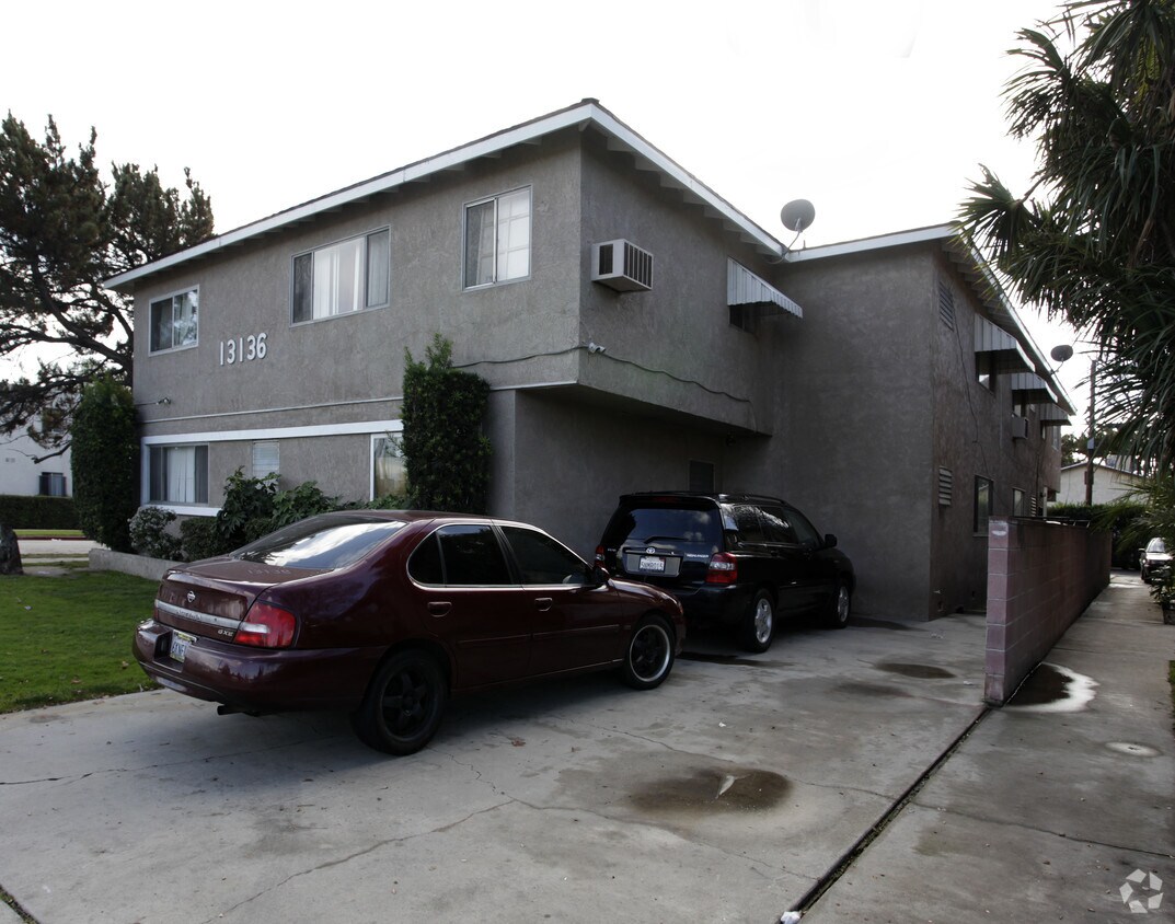 Building Photo - 13136 Victory Blvd