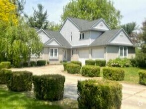 Building Photo - 5860 Par View Dr