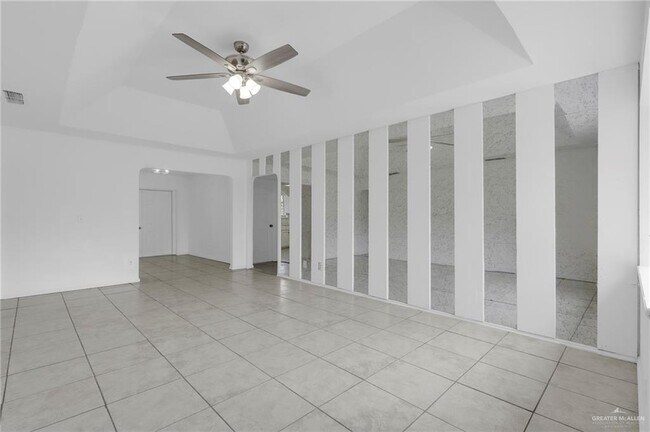 Building Photo - 1307 E Helmer St