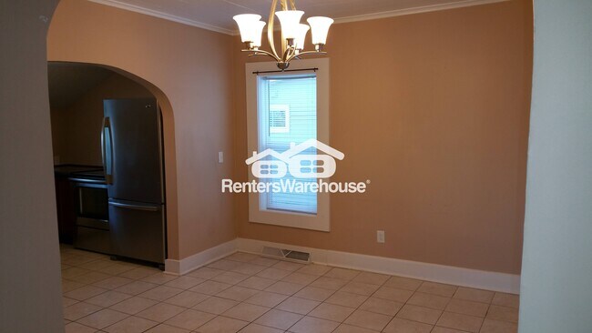 Building Photo - 415 4th St W