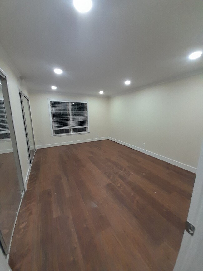 Foto del edificio - 6036 Westchester Park Dr