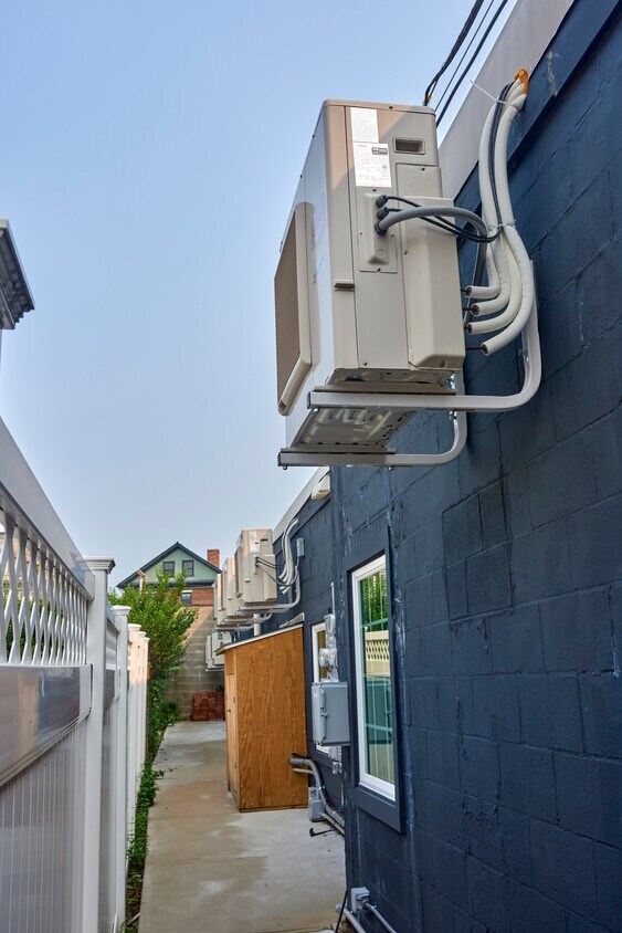 Building Photo - 103 Carpenter St
