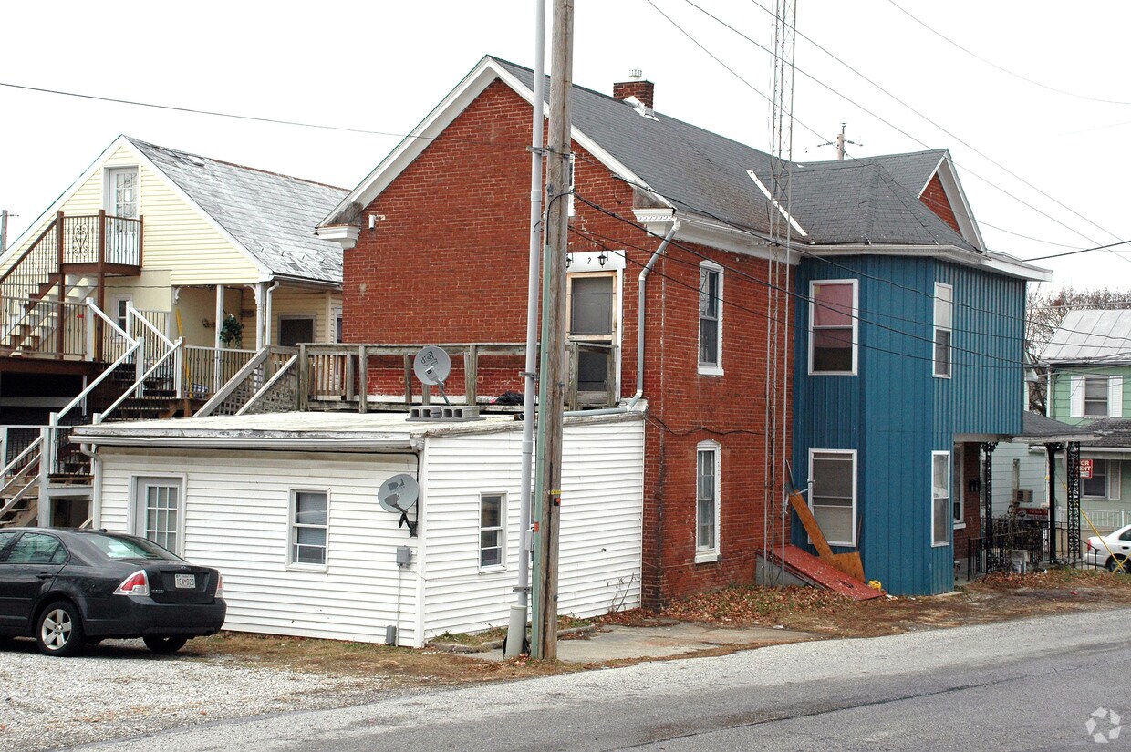 28 N Queen St Apartments in Littlestown, PA