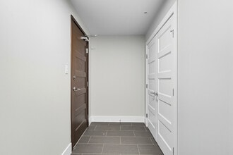 Building Photo - 15 Kings Wharf Pl