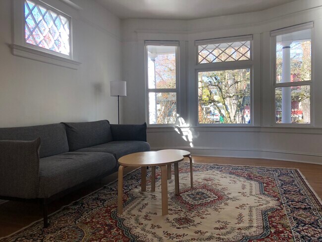 Sala de estar - 1012 SE Lambert St