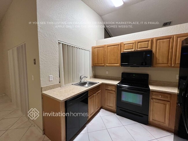 Building Photo - 10663 NW 32nd Ct