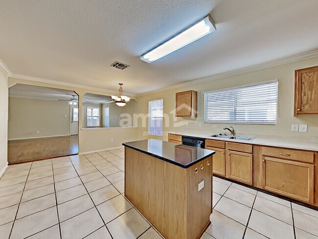 Foto del edificio - 24727 Maple Crest