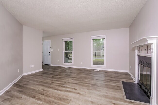 Foto del edificio - 102 Fawn Ridge Ct
