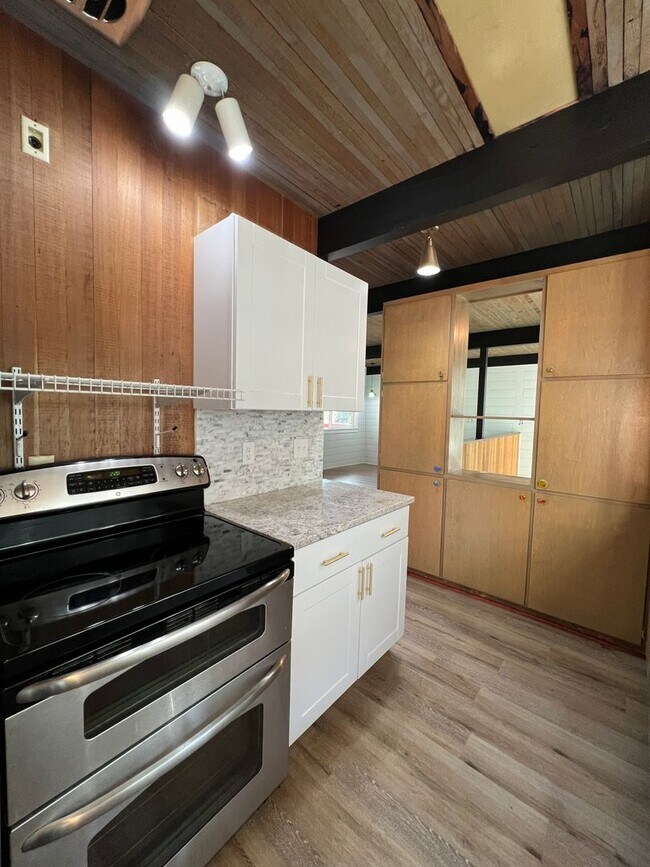 Building Photo - $500.00 Off First Months Rent