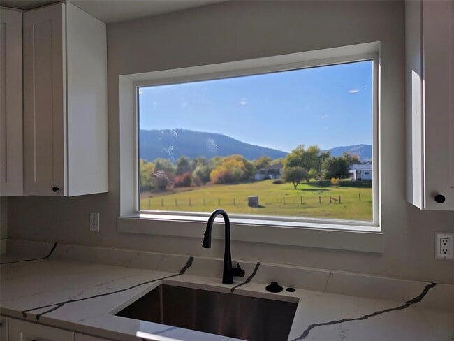 Foto del edificio - 819 9th Ave W