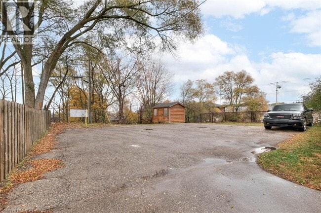 Building Photo - 839 Stirling Ave S