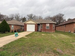 Building Photo - 1823 Smoke Tree Ln