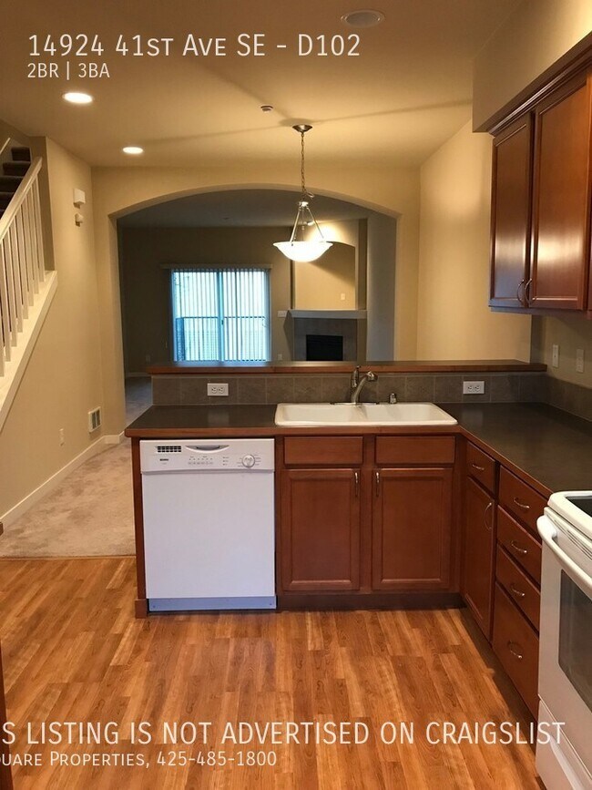 Building Photo - Ready for Move- In 2 Bedroom Townhome with...