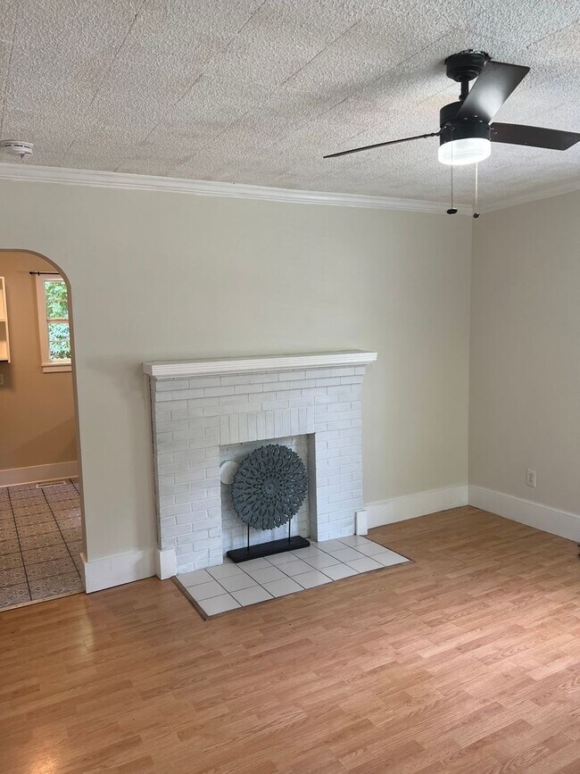 Foto del edificio - Roomy 1 Bedroom Home