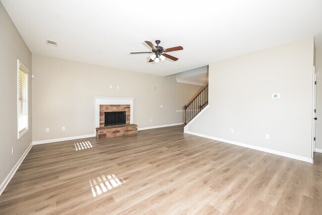 Foto del edificio - 2048 Woodland Brook Dr