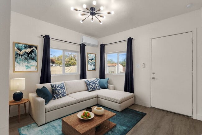 NEW EVERYTHING IN THE HEART OF DOWNTOWN!!! - NEW EVERYTHING IN THE HEART OF DOWNTOWN!!! Townhome