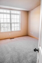 Building Photo - 2864 W Lakewood Dr