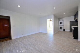 Building Photo - 475 Fairview Ave