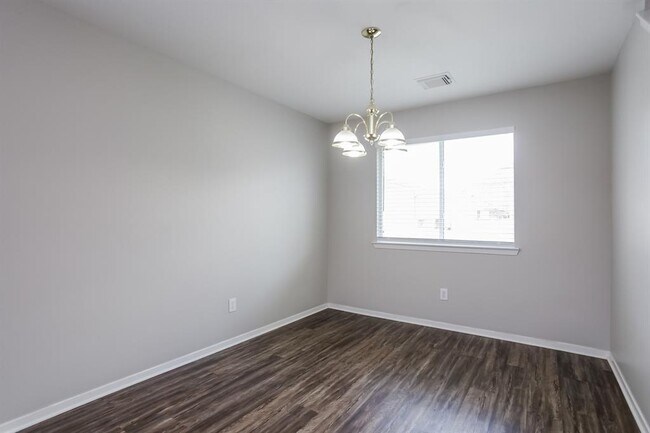 Foto del edificio - 1523 Nichole Woods Dr