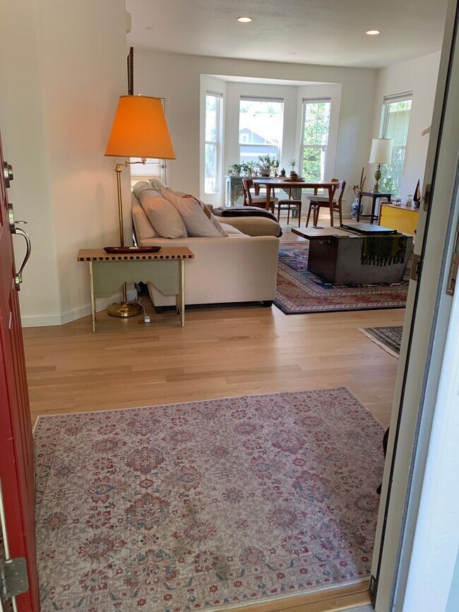 Foto del edificio - Upgraded 3B/3B in Longmont Available in Oc...