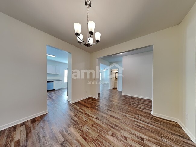 Building Photo - 290 Maxton Ave