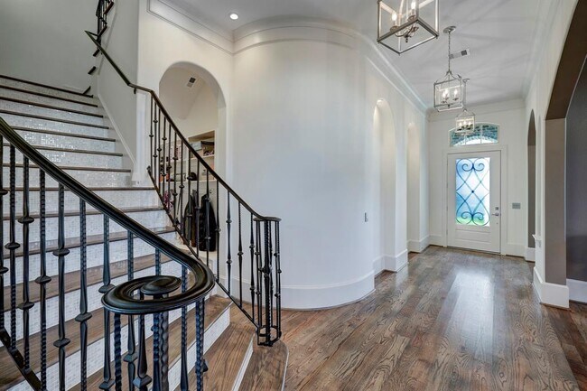 Foto del edificio - 1602 E Rose Terrace Ln