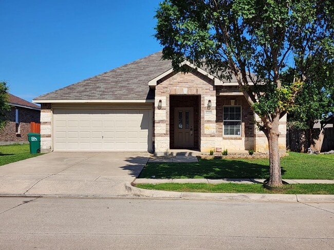 Building Photo - 6209 Saddleback Dr