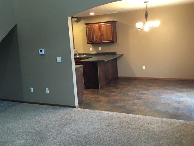 Building Photo - 308 Spring Pl
