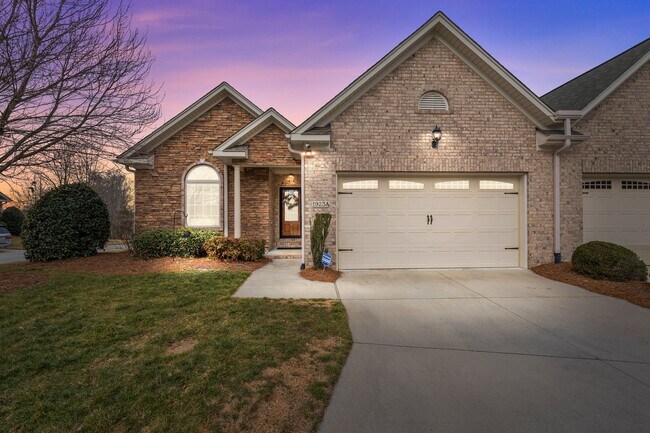 Foto del edificio - 1923 Strathmore Dr