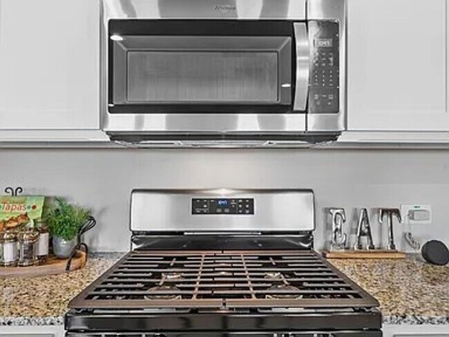 Foto del edificio - Vibrant new construction 4BR House in Fort...