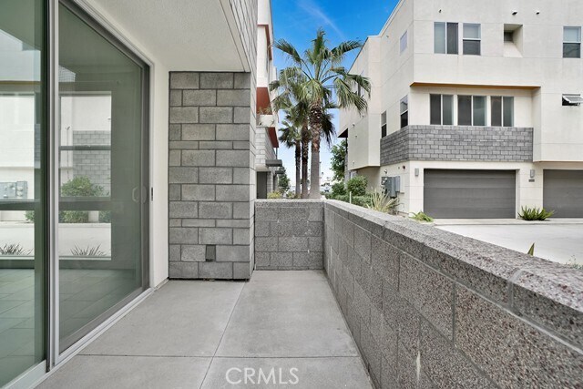 Building Photo - 1688 Shoreline Way