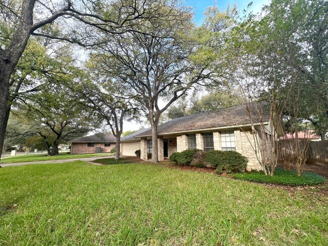 Foto del edificio - Charming single-story home with 4 bedrooms and 2 bathrooms for rent in neighborhood of Anderson M...