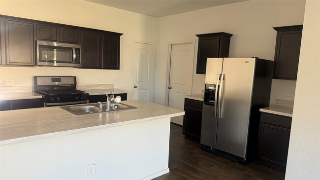 Foto del edificio - 16957 Rich Pines Dr