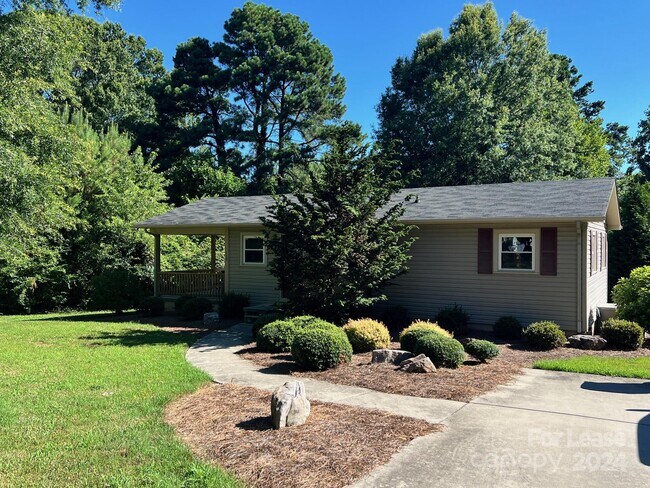 Building Photo - 119 Klutz Rd