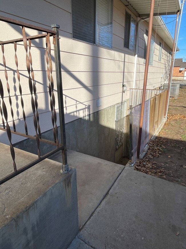 Building Photo - 5520 S 2050 W