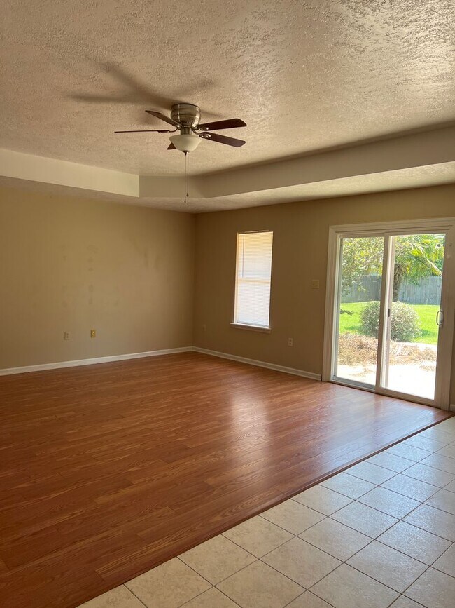 Foto del edificio - 110 Maverick St.