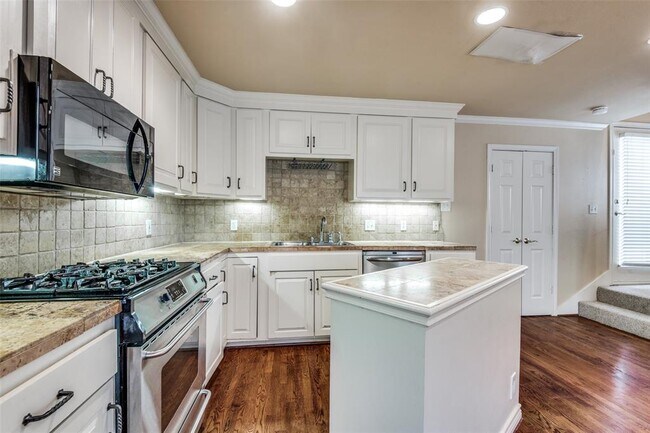 Foto del edificio - 3445 Lovers Ln