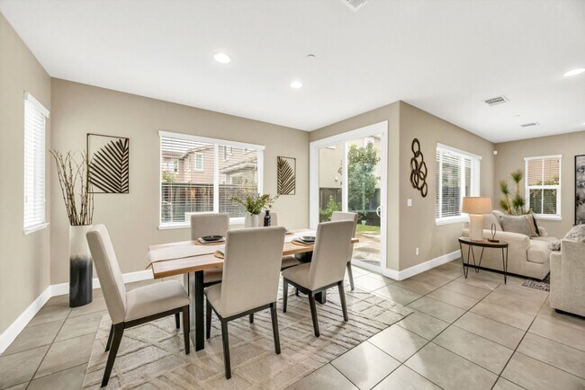 Foto del edificio - 1437 Cummings Way