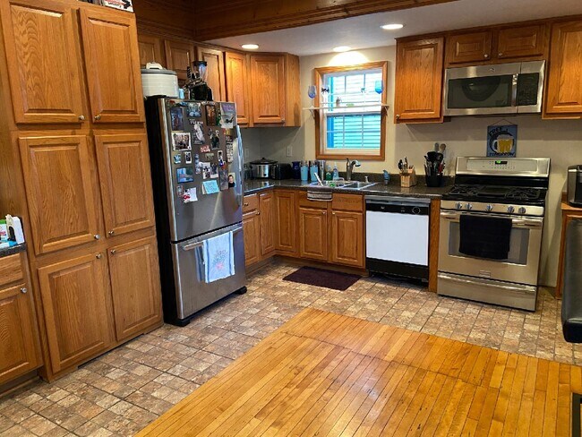 Cocina - 1560 E Irving Plz