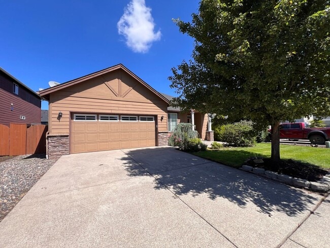Building Photo - Custom Ranch Home in Sunnyside/Orchards