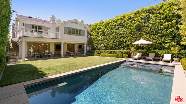 Foto del edificio - 146 N Carmelina Ave