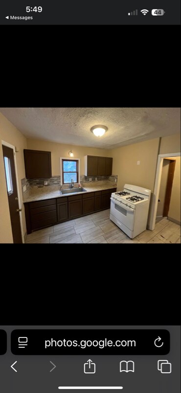 Building Photo - 5073 Greenhurst Dr