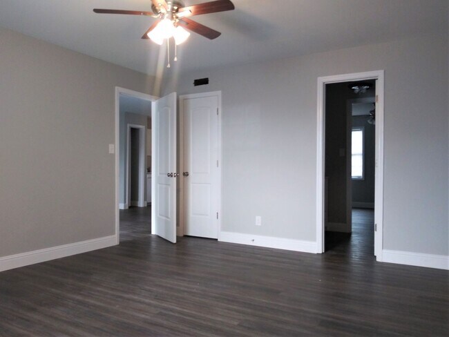 Foto del edificio - MORGAN AVE APARTMENTS