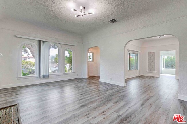 Foto del edificio - 2215 N Niagara St